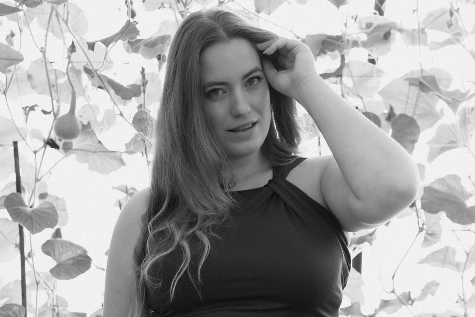 Selbstliebe-Shooting mit Model Vicky im Pluktuin in Zaamslag, Zeeland