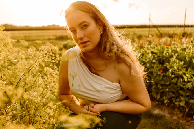 Selbstliebe-Shooting mit Model Vicky im Pluktuin in Zaamslag, Zeeland