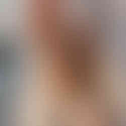 Paar beim Elopement am Strand in Zeeland – intime Hochzeitsmomente