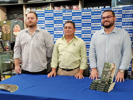Professor da FSDB lança livro juntamente a docentes do IFAM