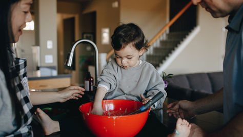 Babywearing Safety: The Do’s and Don’ts of Cooking with Baby