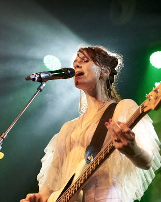 Popstar Kate Nash wears Tulle Dress singing and playing guitar in Germany Image by Kate Schultze