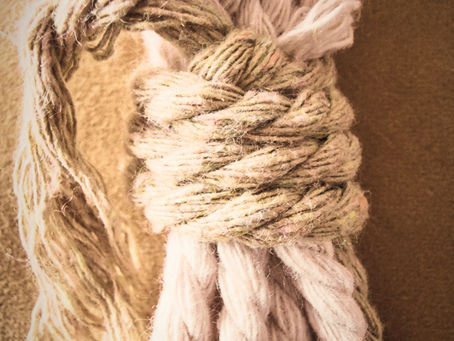 Die „Retten oder Loslassen“-Falle: So kannst du Deiner Freundin aus einer toxischen Beziehung helfen