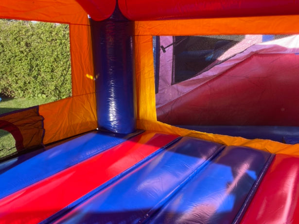 Looking for a bouncy castle rental in Cornwall Ontario. choose Lalondes party bounce - Castle jumper