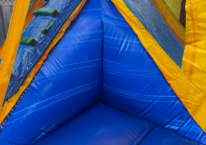 Bouncy castle renting in cornwall Ontario. www.Partybounce.ca