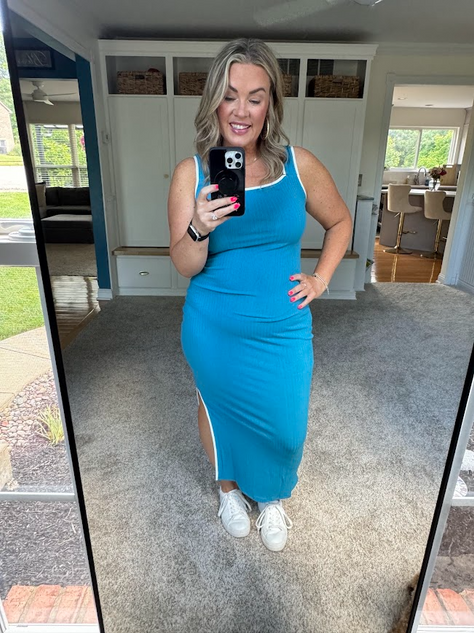 Unfortunately, this long summer bodycon dress is a miss for me. Cute summer dress, but not flattering on my 'mom pooch'. Like, at all.