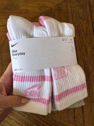 My 9-year-old gave these Nike Everyday Cushion Socks a solid 10 OUTTA 10!! 🙌💗