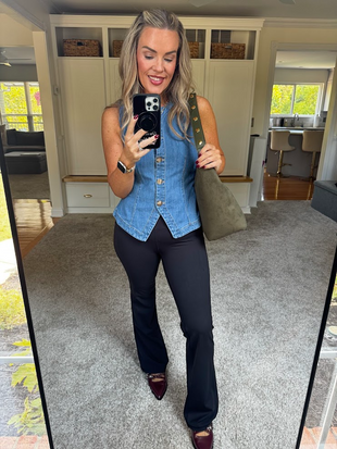 OOTD brought to you by….*drumroll, please* WALMART!!!! Y’all, if you haven’t checked out their fall fashion yet, YOU MUST!! It’s soooo good.