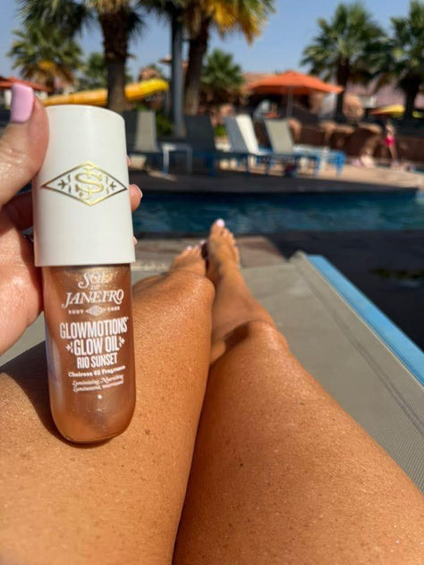 Say what?!?!  SOL DE JANERIO makes a Glowmotions Glow Body Oil??  ADDED TO CART 🛒  Thanks, @Jackie's Fun Finds 🤍 Mom Deals, Travel, & Giveaways!! 🔗 ⬇