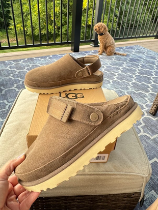 ⭐⭐RARE Markdown on the UGGS Goldenstar Cozy Clogs!!!