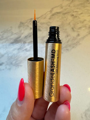 Want thicker, longer-looking lashes?! 👀