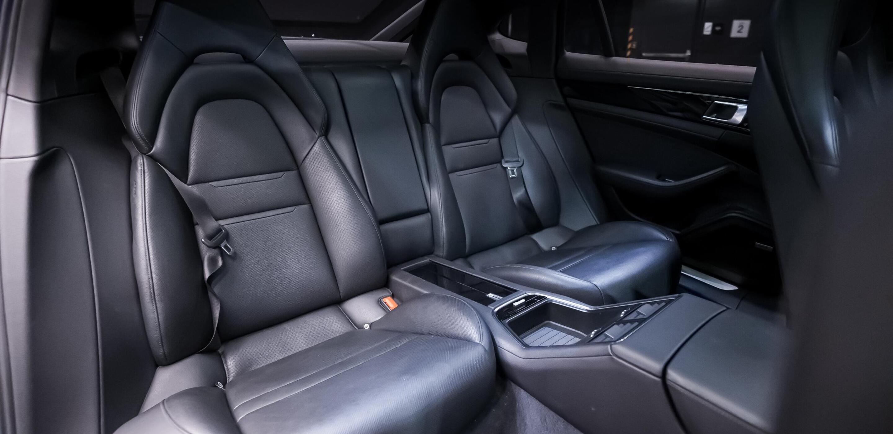 2020 Porsche Panamera, view 5
