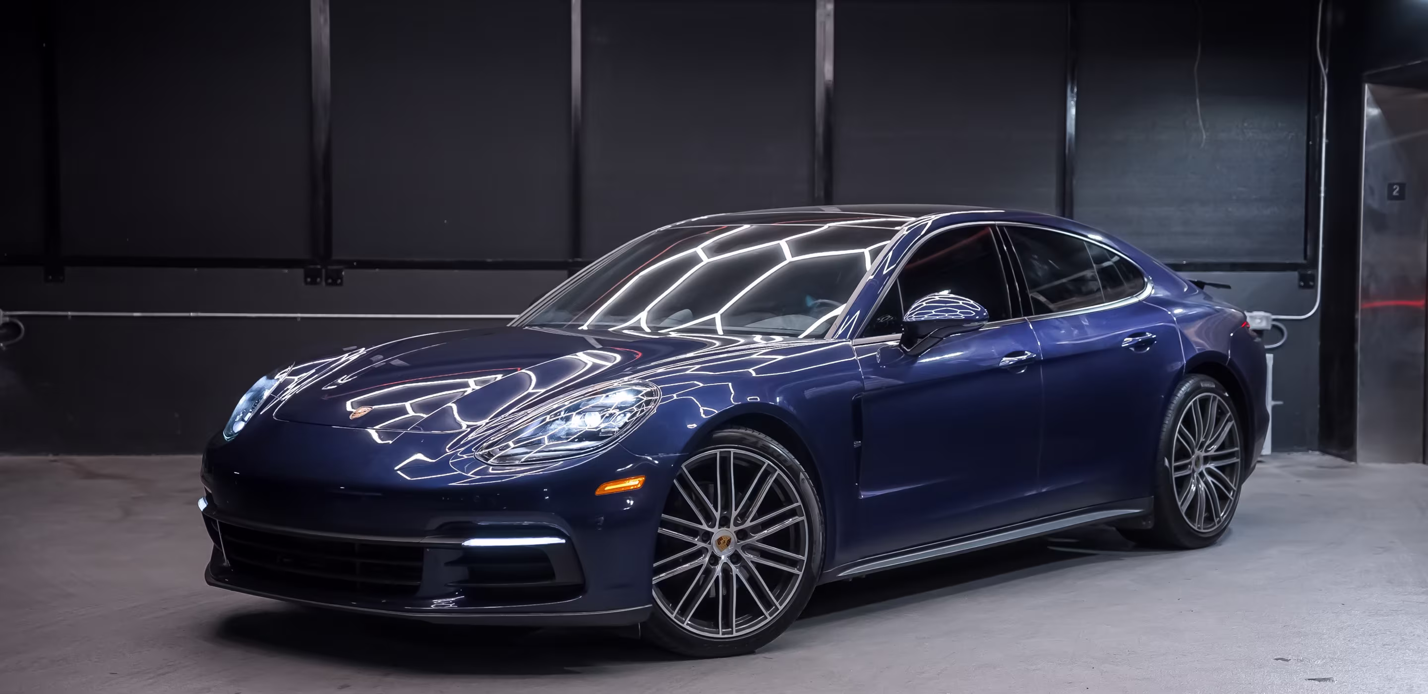 2020 Porsche Panamera, view 6