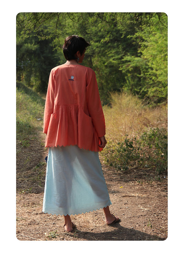 LOOK BOOK BLUE POTTERY32.jpg