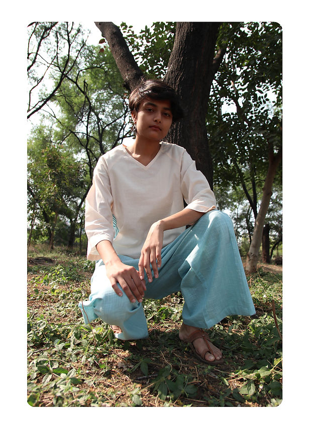 LOOK BOOK BLUE POTTERY7.jpg