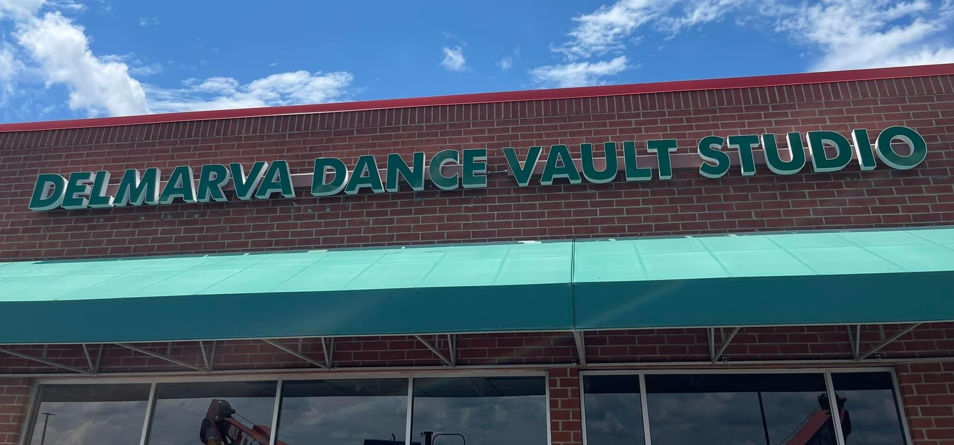 HDRIs: Studio • Poly Haven