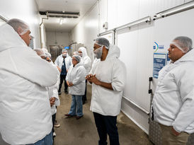 Vender e produzir no mesmo espaço é colocar dois times para jogar com regras opostas