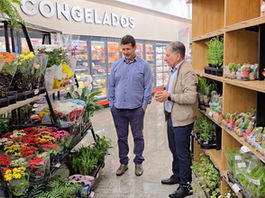 Floricultura no supermercado dá muito certo! Se for consignado, melhor ainda.