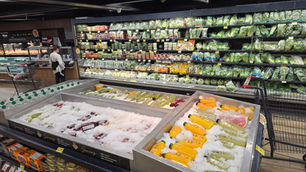 Expositores refrigerados no hortifrúti embalado: qualidade, conservação e mais vendas no supermercado