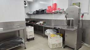 Equipamentos em aço inox para supermercados: quais são indispensáveis para uma operação eficiente?