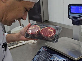 Como produzir embalagens mais bonitas e ganhar agilidade no açougue com a balança Urano BA37