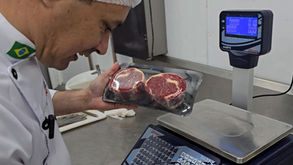 Como produzir embalagens mais bonitas e ganhar agilidade no açougue com a balança Urano BA37
