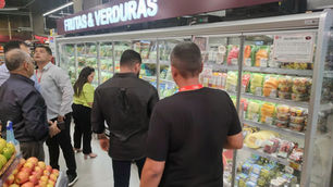 Consumidor compra menos itens, mas busca maior valor agregado