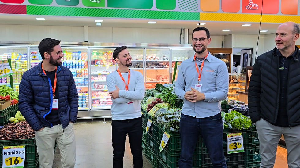 João Dimer e Guilherme Dimer do Madi Supermercados, Cássio Rocha do Grupo Telecon e Leandro Carboni do Carboni Supermercado