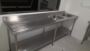 Bancadas e pias sob medida em aço inox AISI 304: funcionalidade, higiene e alta durabilidade com a Formiga Inox