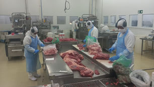 Modelo centralizado vs produção loja-a-loja em supermercados: quando a produção em loja deixa de funcionar