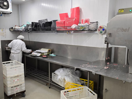 Estrutura em inox como base da eficiência no supermercado