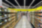 corredor iluminado supermercado