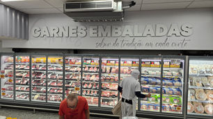 Carne embalada ou atendimento no balcão: qual modelo vende mais no supermercado?