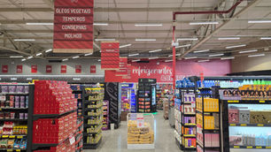 Tecnologia no chão da loja: onde realmente vale investir no supermercado de bairro