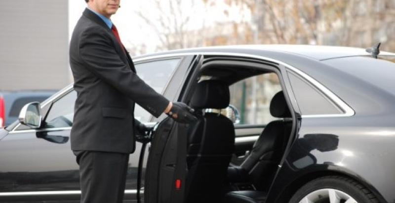 Luxury Hourly Chauffeur Service for Comfortable and Convenient Journeys