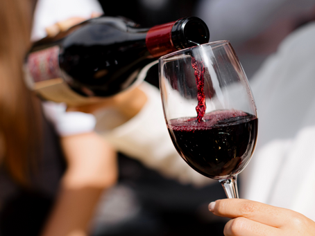 Pourquoi le Côtes de Bourg est le vin idéal pour vos repas conviviaux