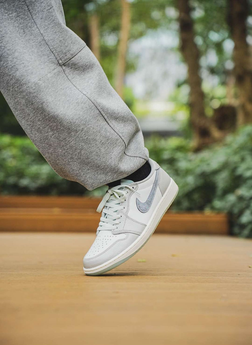 縮圖：Jordan 1 Retro Low OG Year of the Snake (2025) HF3144-100 蛇年限定 冰底 灰白 蛇鱗 雷射