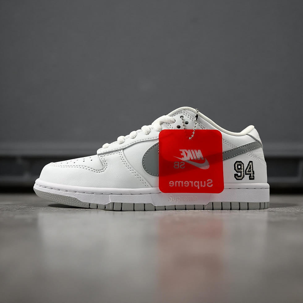 縮圖：Nike SB Dunk Low Supreme 94 White Metallic Silver HQ8487-100