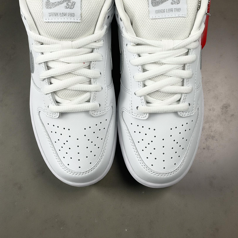 縮圖：Nike SB Dunk Low Supreme 94 White Metallic Silver HQ8487-100