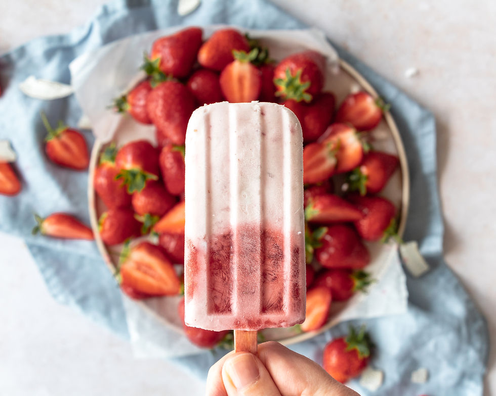 Ghiacciolo eton mess con meringhe, fragole e panna al cocco