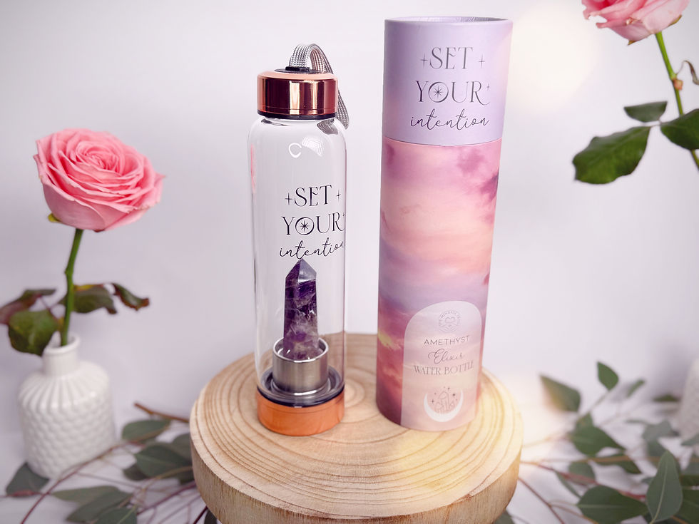 Steklenica s kristalom – Ametist kristal za harmonijo, umirjenost in večjo energijsko pretočnost.