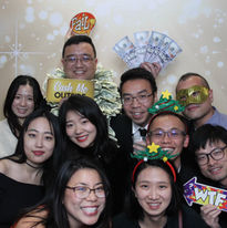 christmas holiday party photo booth entertainment for corporate workers doordash holiday party