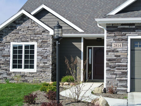 Stone Veneer Siding vs. Natural Stone: Making the Right Choice for Your Home