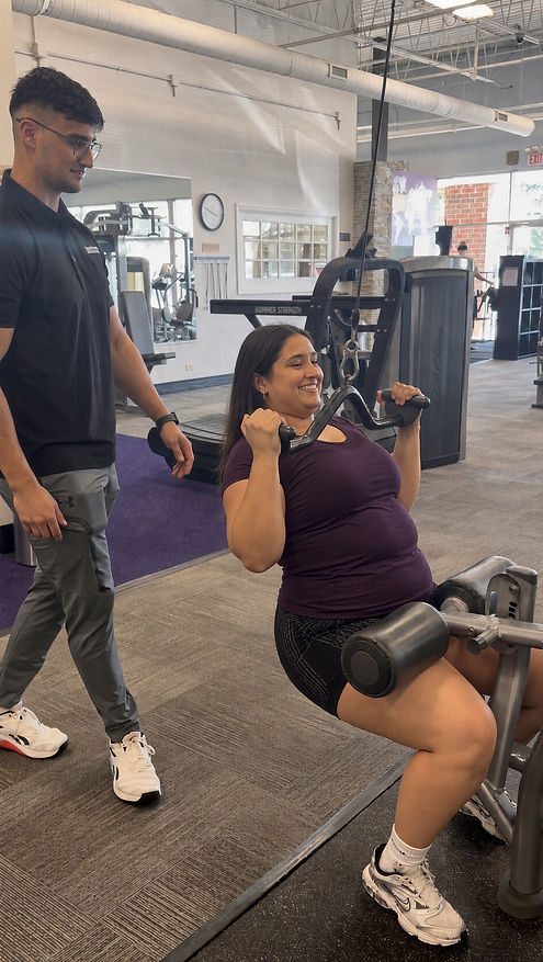 Trainer coaching a lat pulldown during a 1-on-1 weight-loss session in Naperville.