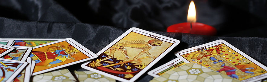 taro-card-reading.jpg