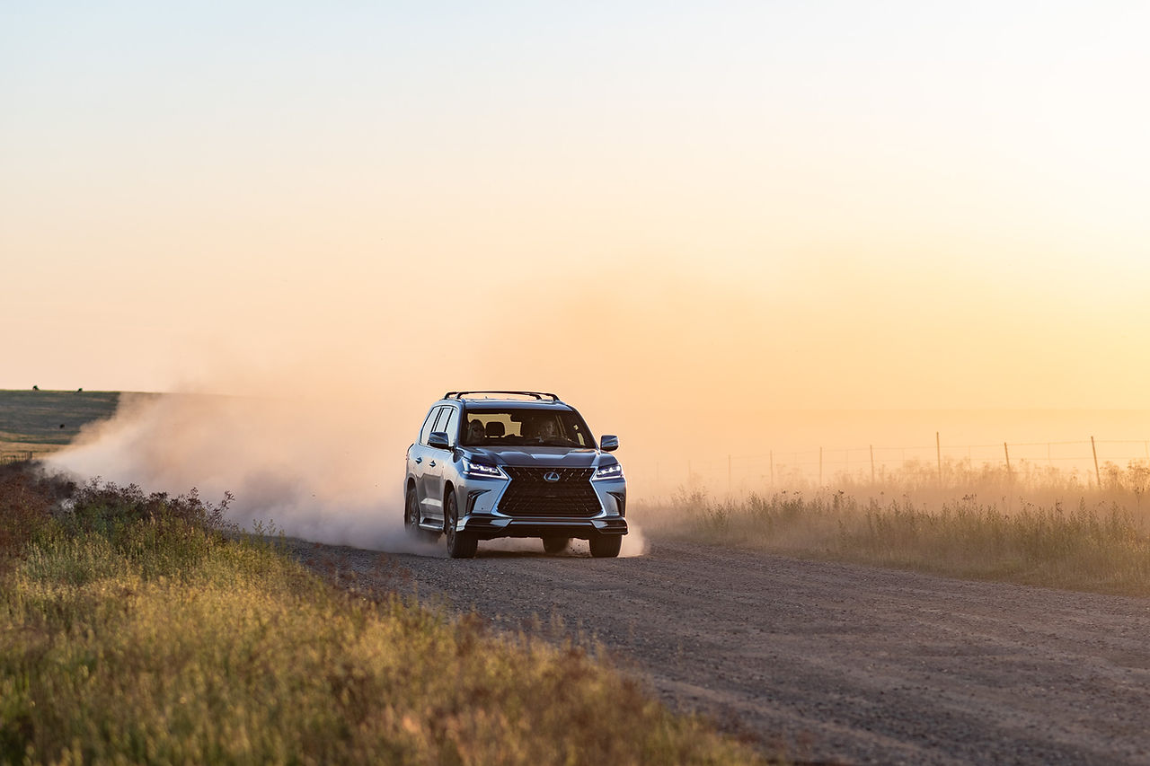 2021 Lexus LX570 off-road picture