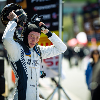 roman de angelis the heart of racing aston martin