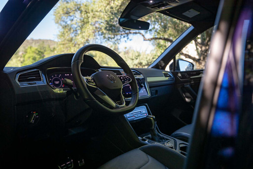 2022 Volkswagen Tiguan SEL R-Line interior