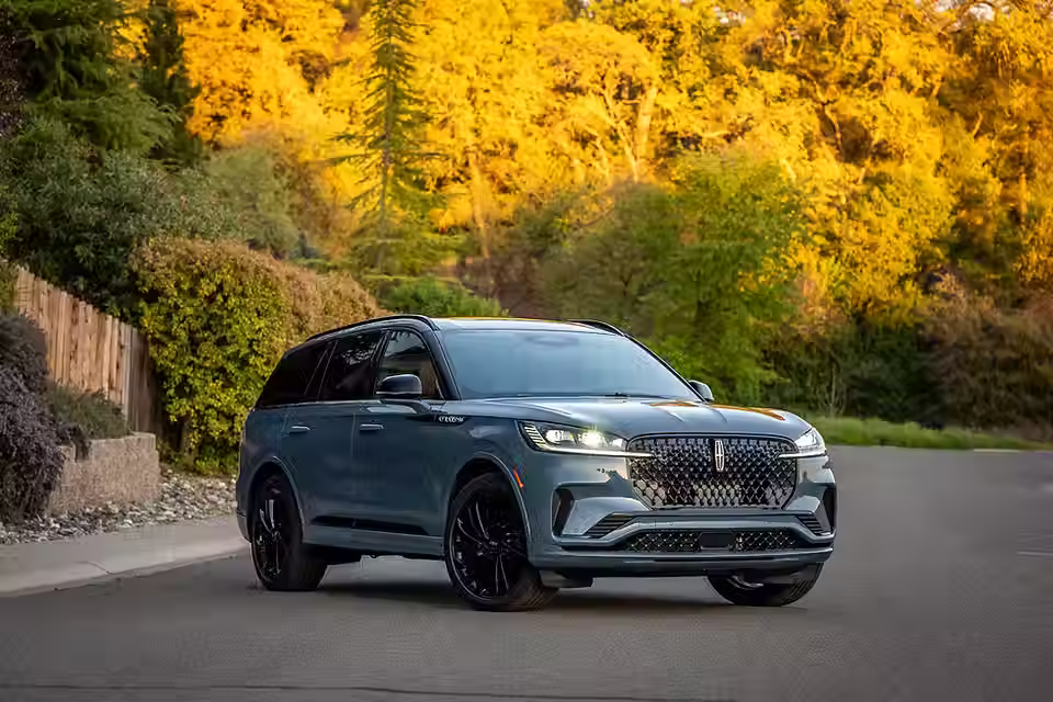 2026 Lincoln Aviator reserve exterior blue