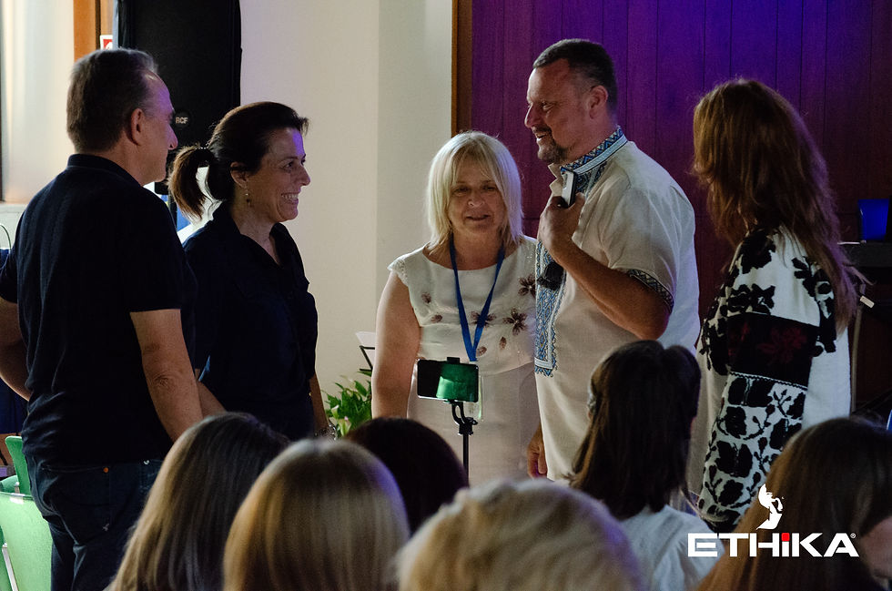 A sx la Sindaco di Marmirolo, al centro la presidente di Diaspora Ucraina e vicino a lei il Sindaco di Terebovlia (UA), Oleg Prodan.